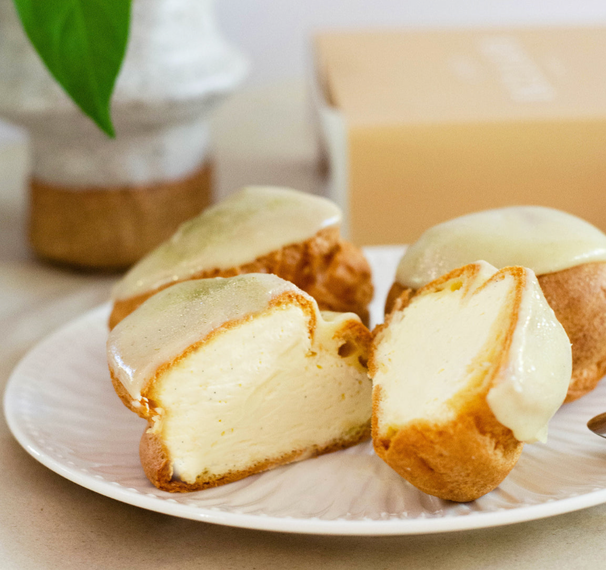 Box of 16 Vanilla Profiteroles (delivery only on 23/12)